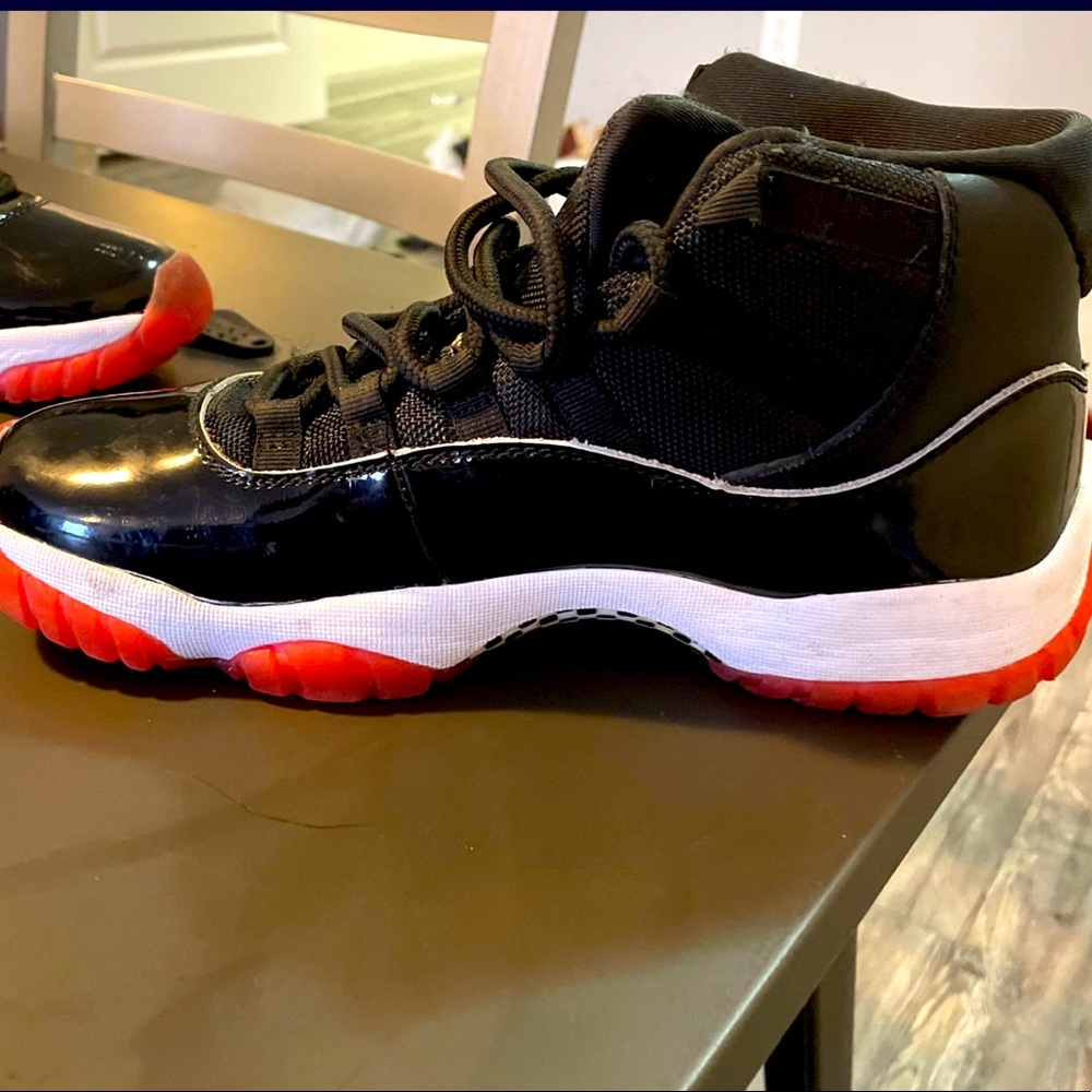 Air Jordan 11 retro “ bred”